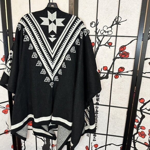 The Jetset Diaries Cardigan Oversize Poncho Angora Blend Aztec Black White OS - Picture 3 of 6